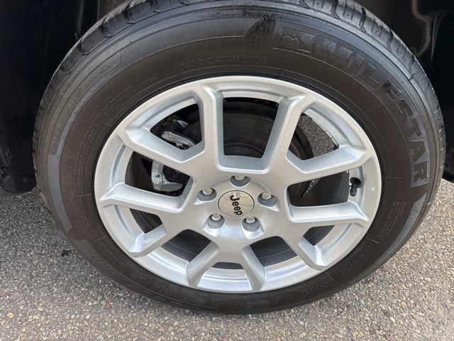 Used 2023 Jeep Renegade Latitude AWD/4WD image 12