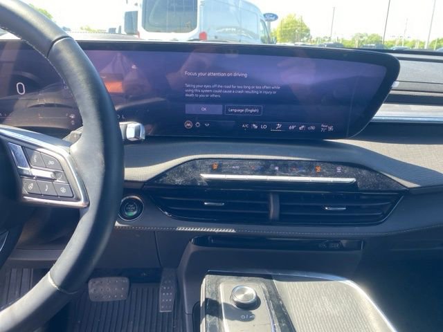 Used 2025 Buick Enclave Preferred w/ Power Package image 12