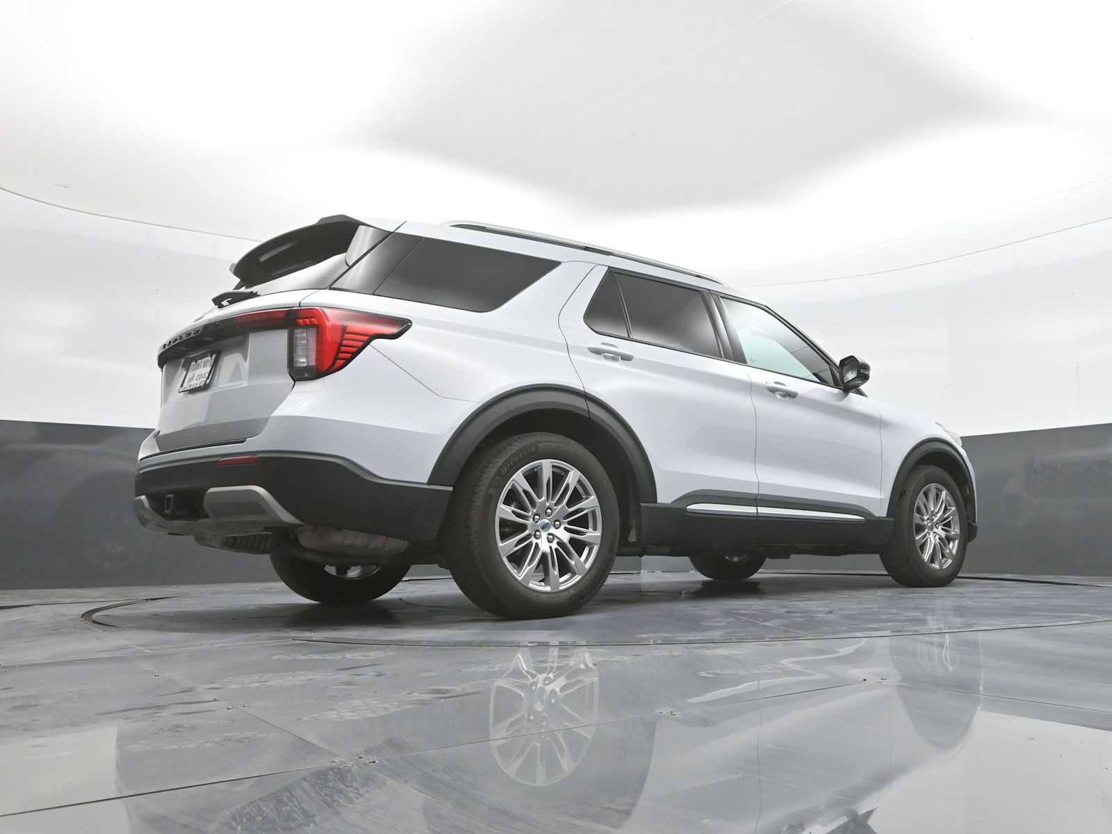 Certified 2025 Ford Explorer Platinum RWD image 47