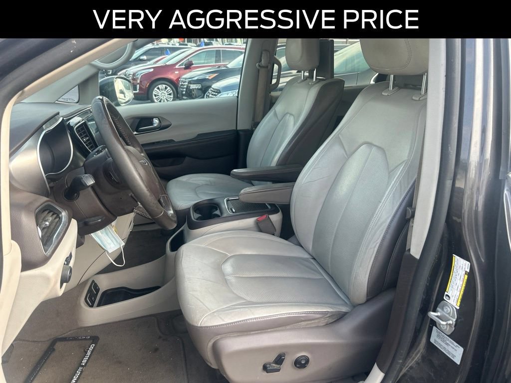 Used 2017 Chrysler Pacifica Touring-L Plus FWD image 22