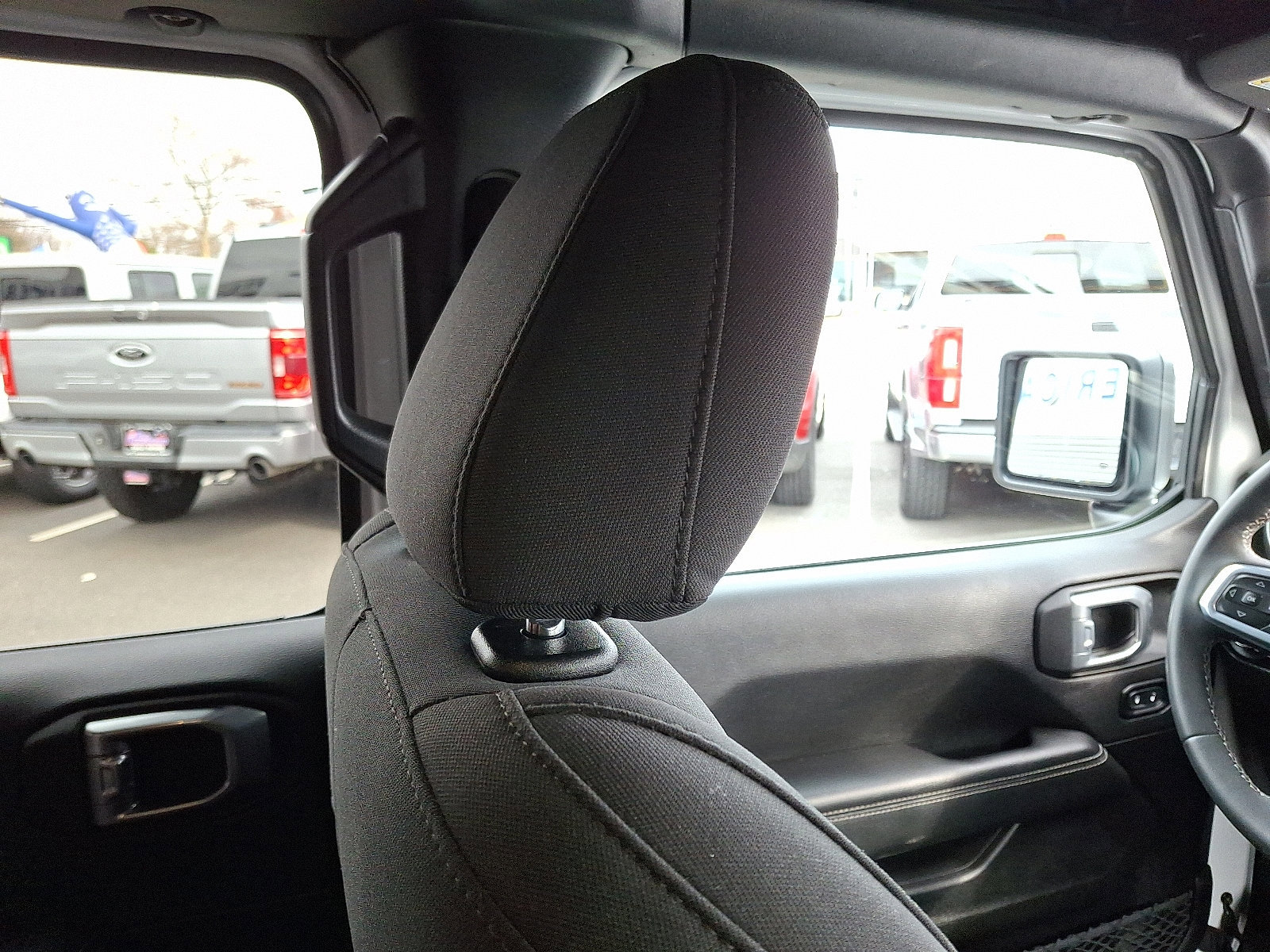 Used 2023 Jeep Wrangler Sahara image 13