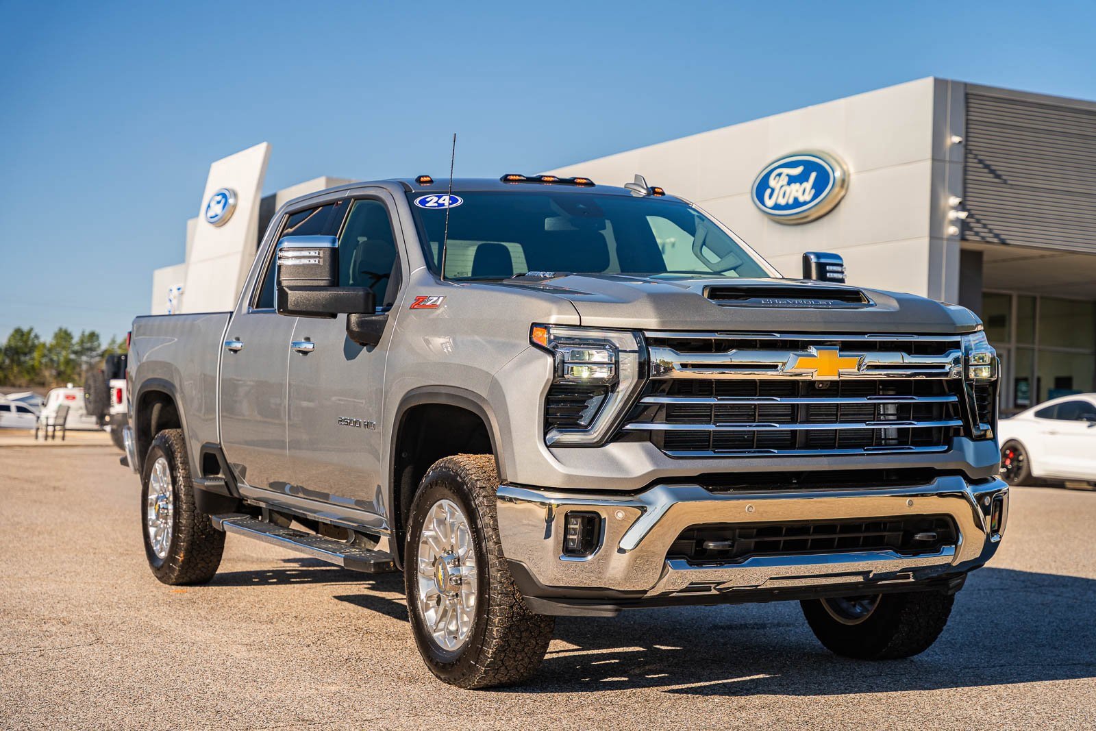 Used 2024 Chevrolet Silverado 2500 LTZ w/ LTZ Plus Package image 8