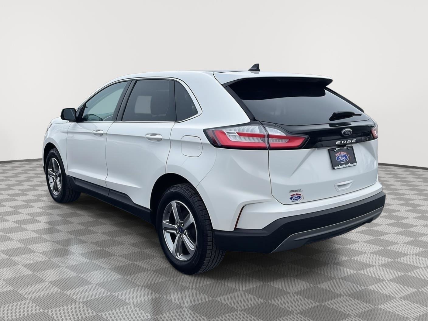 Certified 2021 Ford Edge SEL w/ Convenience Package image 2