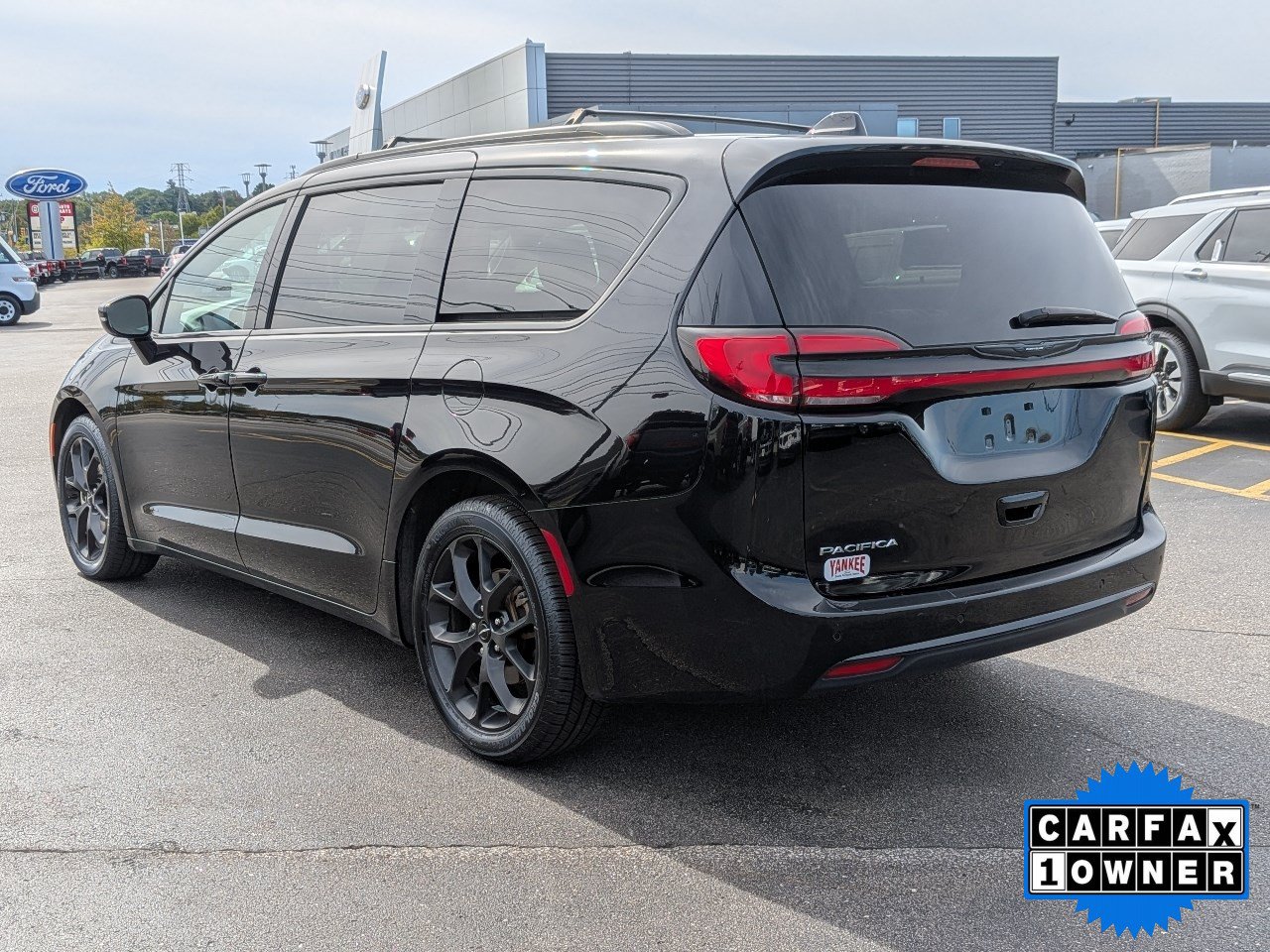 Used 2025 Chrysler Pacifica Limited FWD image 6