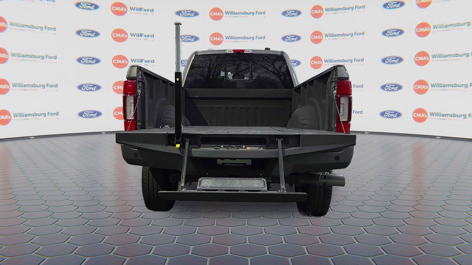 Certified 2022 Ford F350 Platinum w/ FX4 Off-Road Package image 4