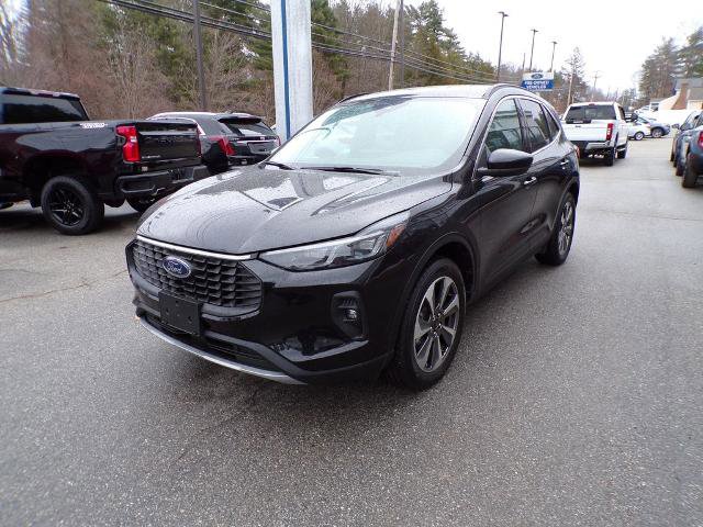 Certified 2025 Ford Escape Platinum w/ Class II Trailer Tow Package AWD/4WD image 3