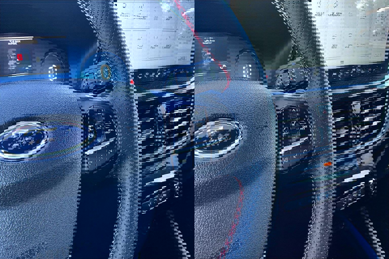 Certified 2025 Ford Escape ST-Line Elite image 19