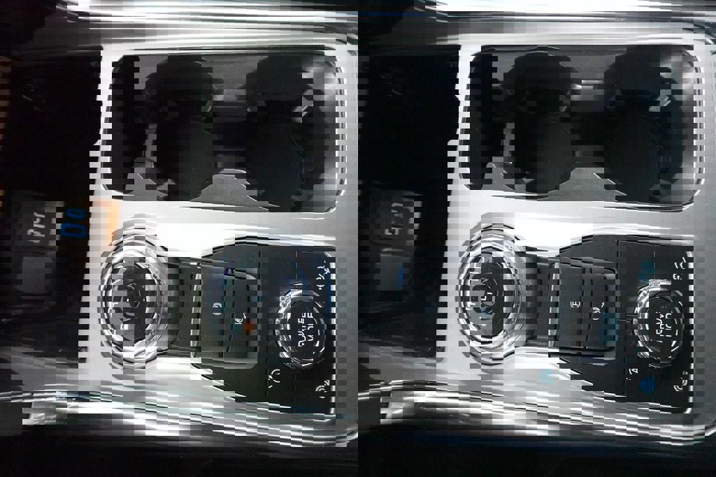 Certified 2024 Ford Explorer XLT w/ Equipment Group 202A AWD/4WD image 16