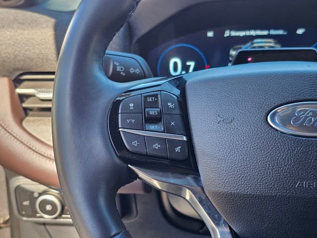 Certified 2025 Ford Explorer Platinum image 32