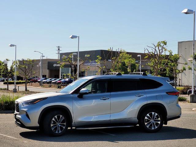 Used 2022 Toyota Highlander XLE AWD/4WD image 7