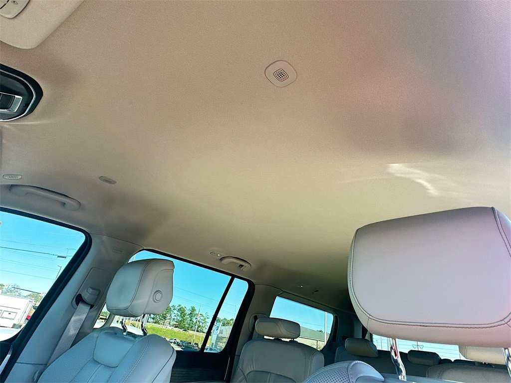 Used 2023 Jeep Wagoneer Series III w/ Preferred Equipment Group image 12