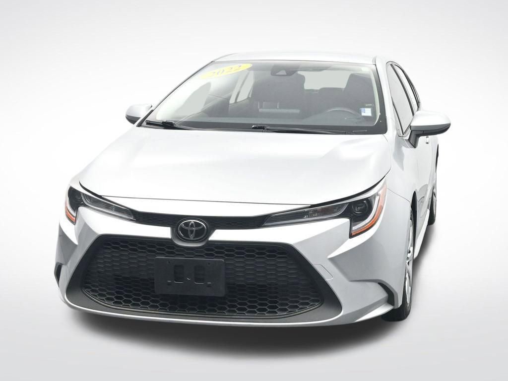 Used 2022 Toyota Corolla LE FWD image 2