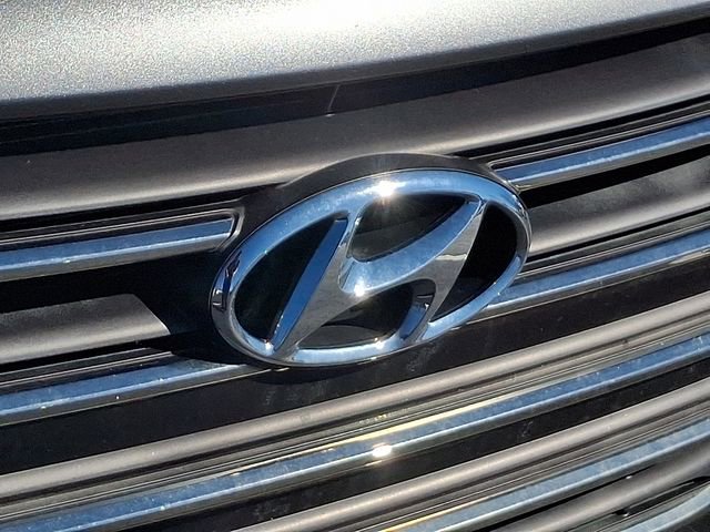 Used 2017 Hyundai Elantra Limited w/ Limited Tech Package 04 image 10