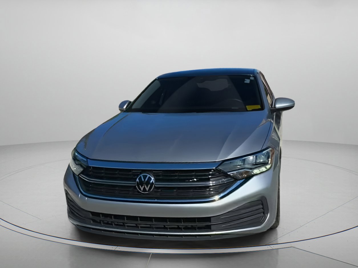 Used 2024 Volkswagen Jetta SE image 2