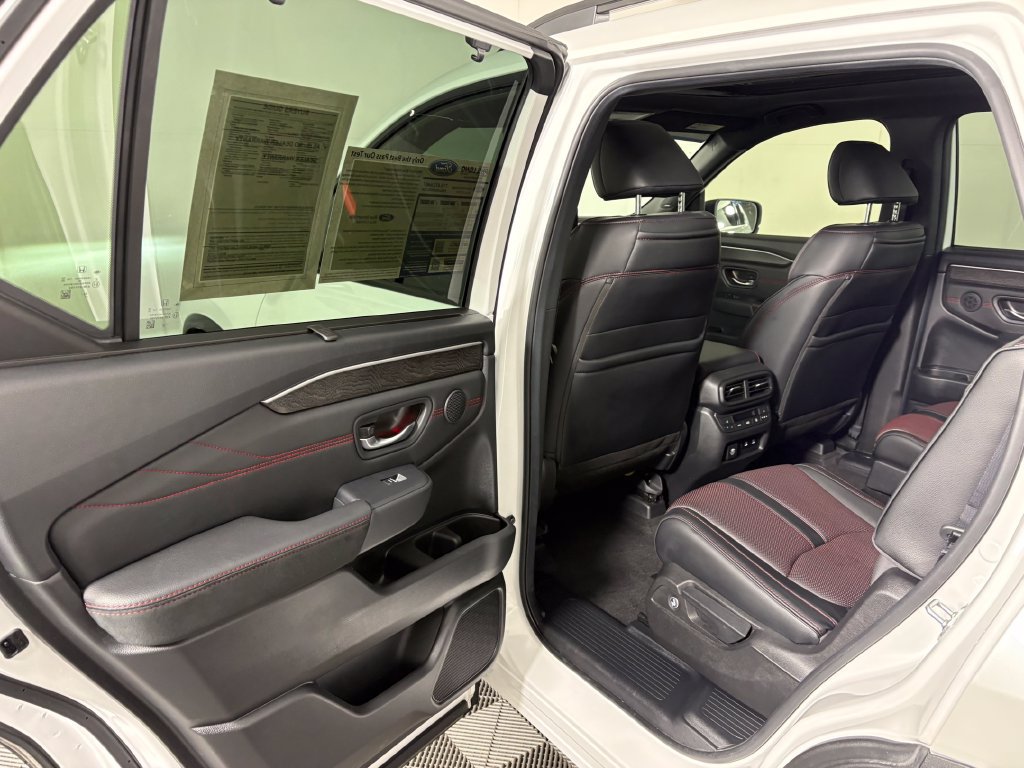 Used 2026 Honda Pilot Black Edition image 28