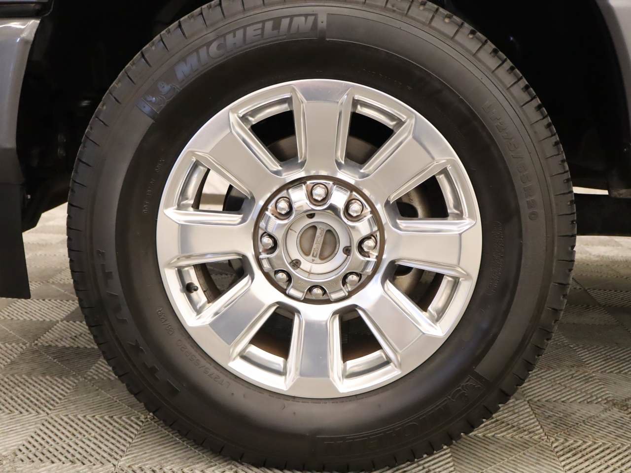 Certified 2022 Ford F250 Platinum w/ FX4 Off-Road Package AWD/4WD image 6