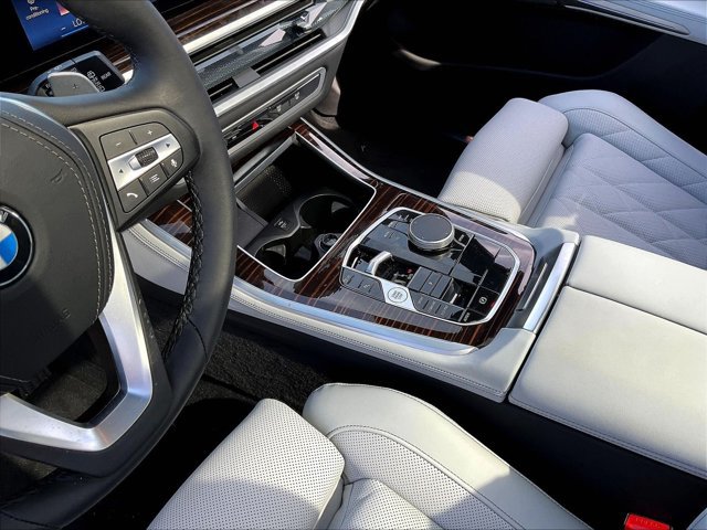 Used 2026 BMW X5 sDrive40i w/ Premium Package RWD image 11