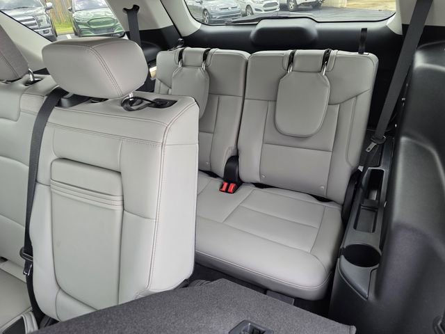 Certified 2025 Ford Explorer Active w/ Active Comfort Package RWD image 18