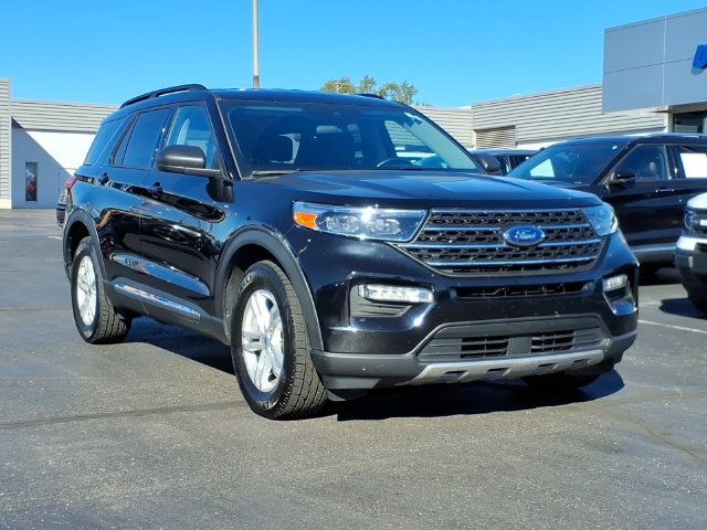 Certified 2023 Ford Explorer XLT w/ Equipment Group 202A AWD/4WD image 3