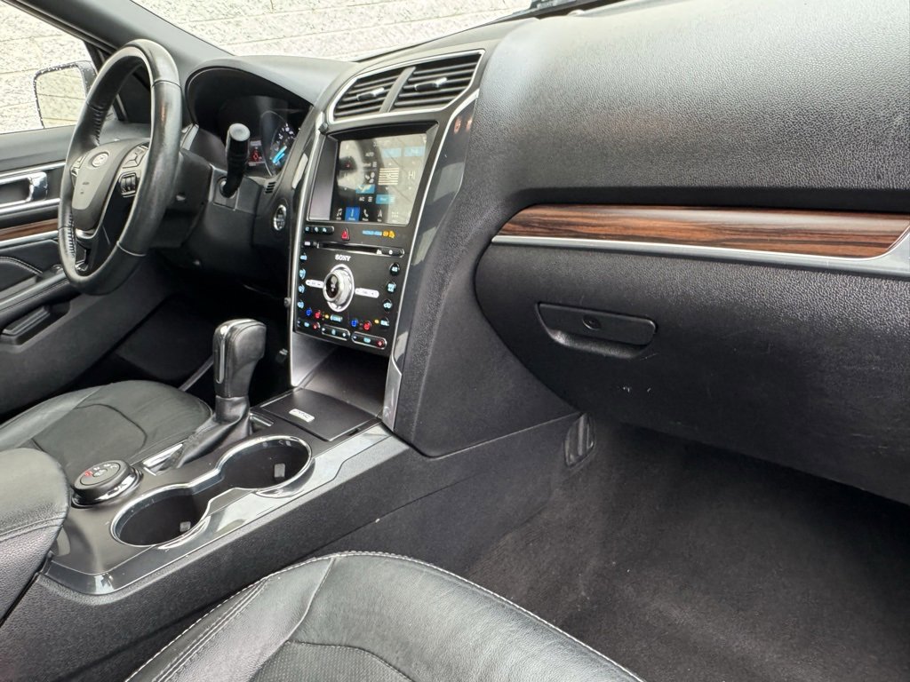 Certified 2018 Ford Explorer Limited w/ Equipment Group 301A image 19