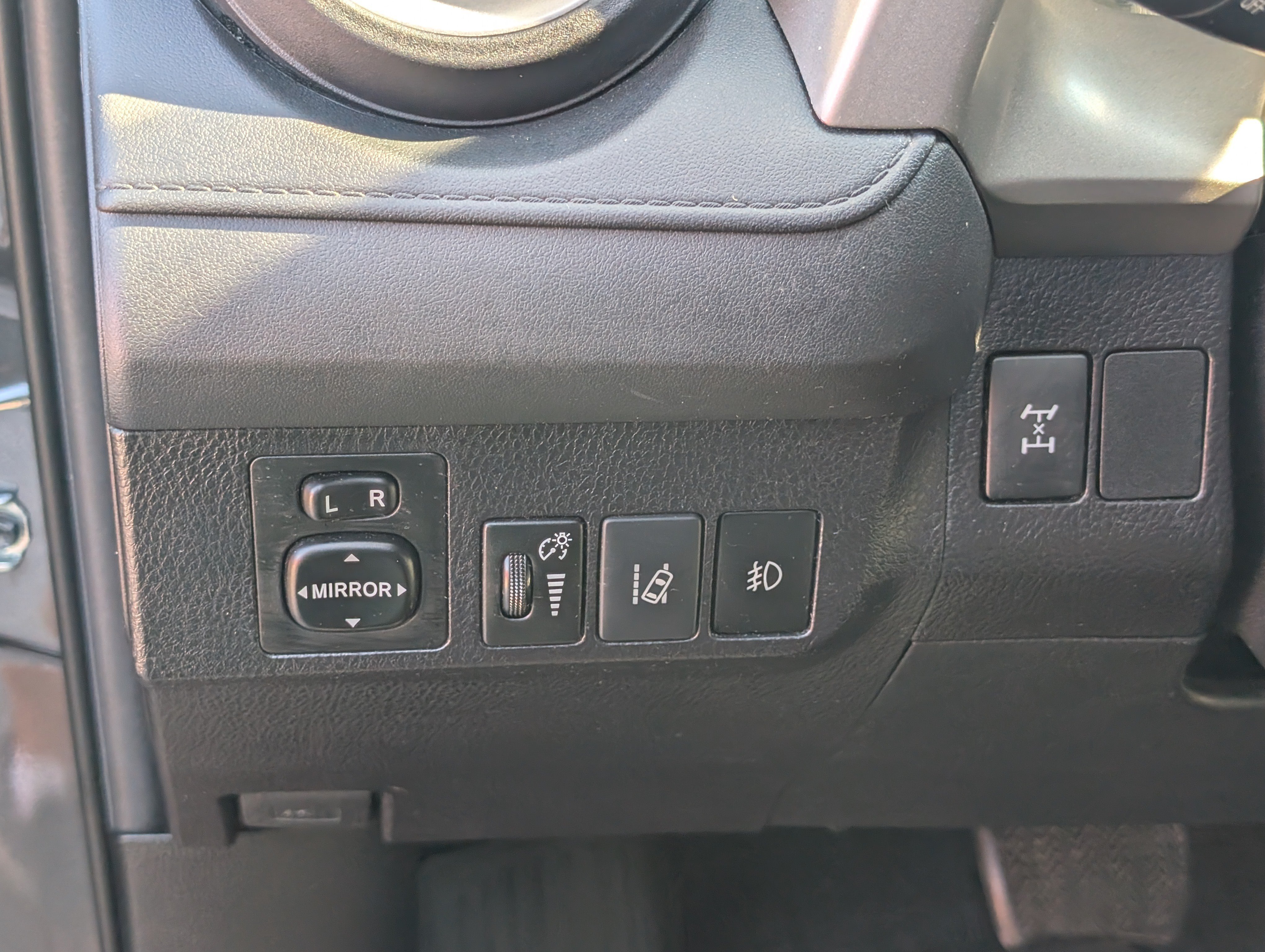 Used 2018 Toyota RAV4 LE w/ All Weather Liner Package AWD/4WD image 20