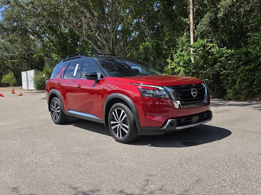 Used 2025 Nissan Pathfinder Platinum FWD image 2