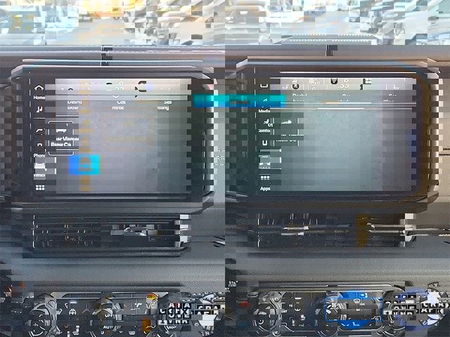 Used 2025 Jeep Wrangler Unlimited Sahara w/ Safety Group image 16