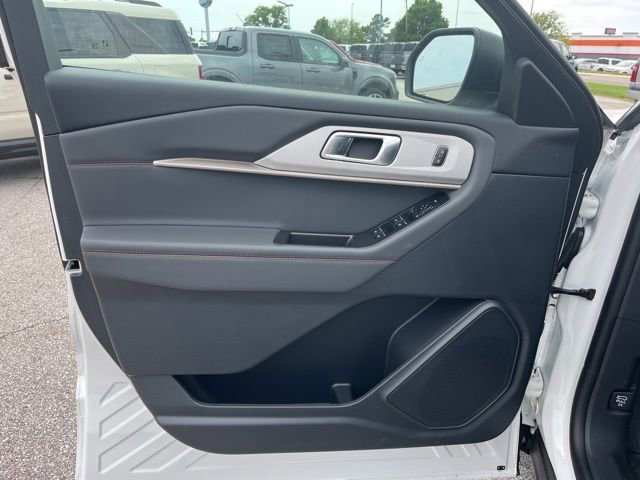 Certified 2025 Ford Explorer Active w/ Active Comfort Package AWD/4WD image 14