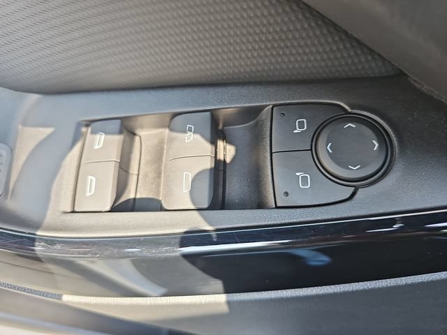 Used 2025 Chevrolet Equinox LT w/ Convenience Package II FWD image 28