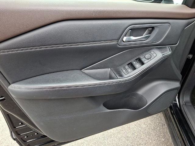 Used 2023 Nissan Rogue SV w/ SV Premium Package image 12