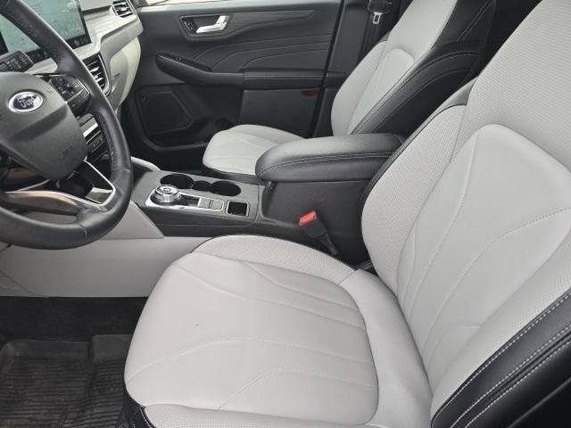 Certified 2025 Ford Escape SE w/ PHEV Premium Package FWD image 9