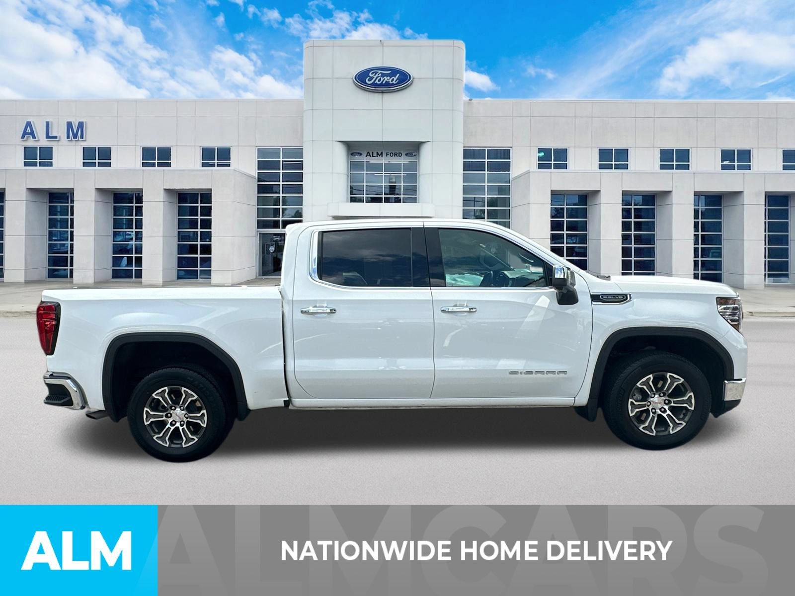 Used 2025 GMC Sierra 1500 SLT RWD image 4