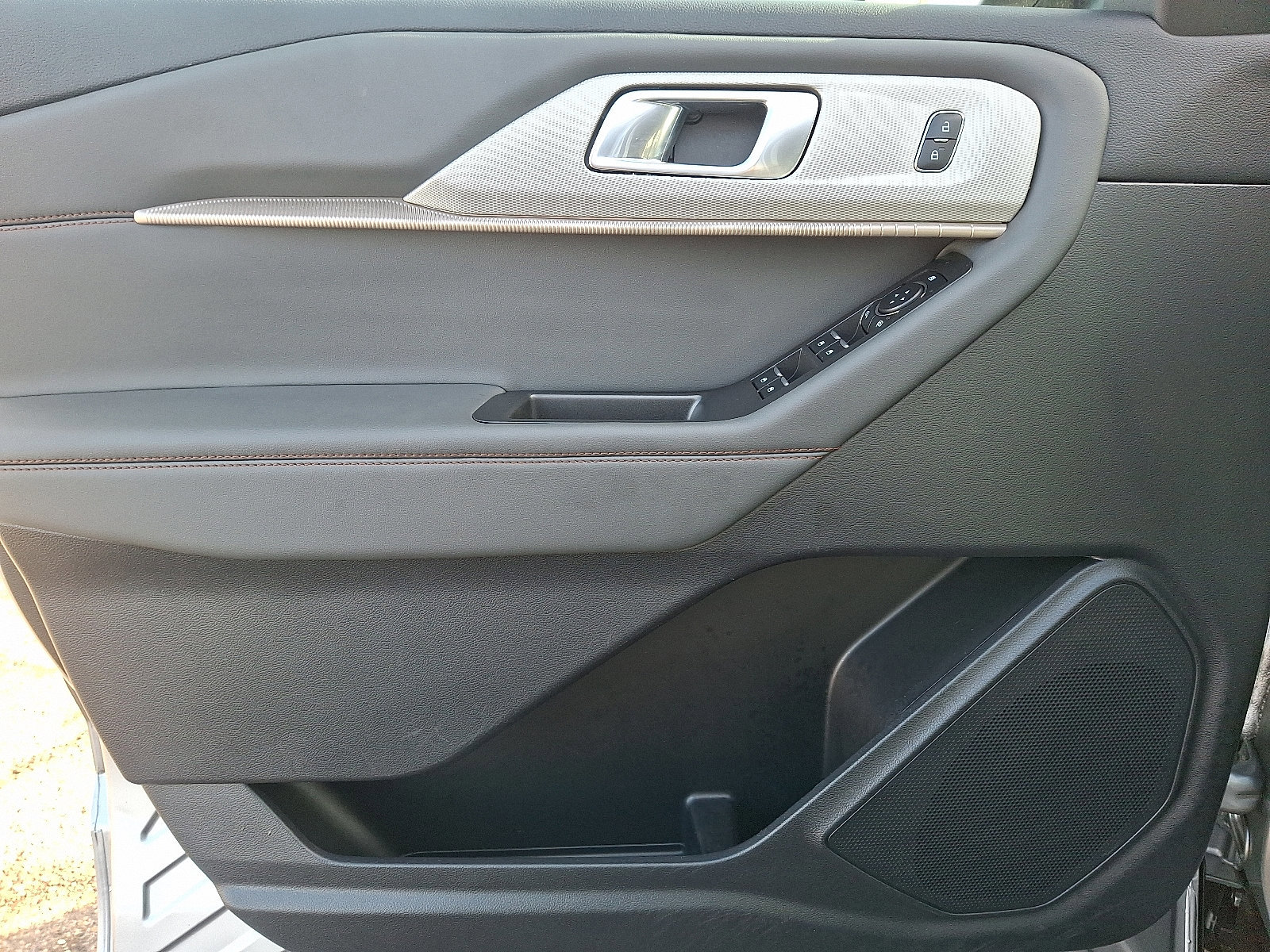 Certified 2025 Ford Explorer Active w/ Active Comfort Package image 12