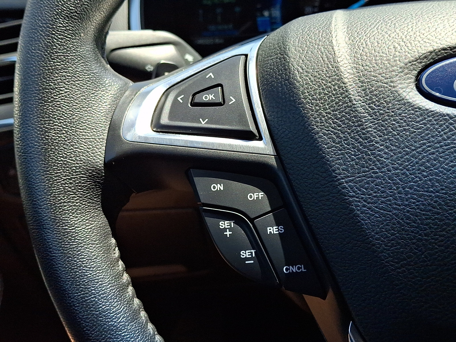 Certified 2018 Ford Edge Titanium w/ Equipment Group 301A AWD/4WD image 25