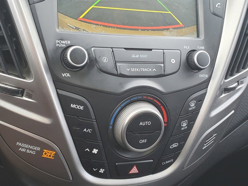 Used 2017 Hyundai Veloster Value Edition image 22