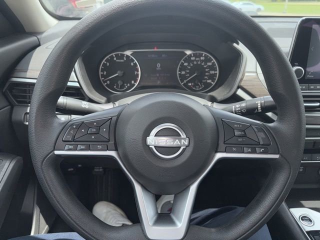 Used 2025 Nissan Altima 2.5 SV FWD image 16
