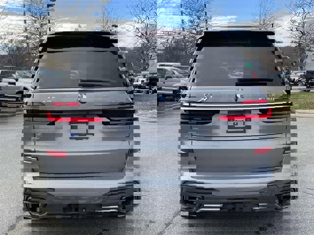 Used 2023 BMW X7 xDrive40i w/ M Sport Package image 4