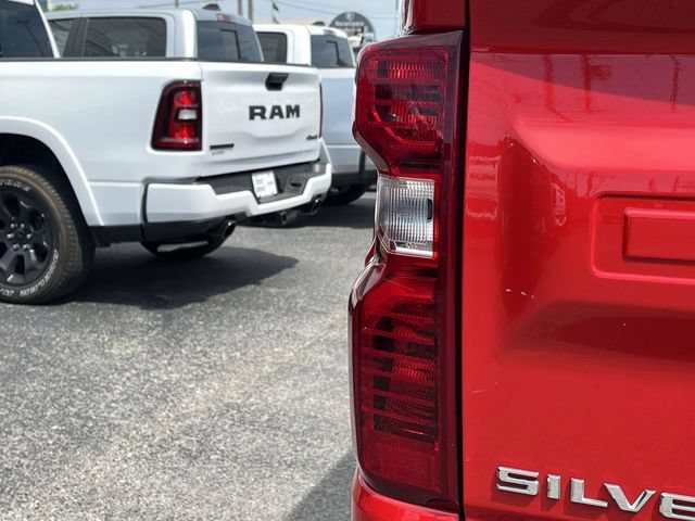 Used 2022 Chevrolet Silverado 1500 Custom RWD image 12