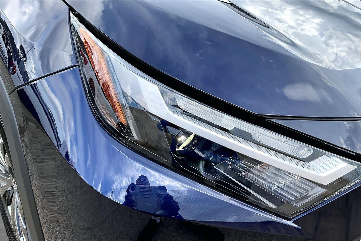 Used 2025 Toyota RAV4 XLE Premium AWD/4WD image 27