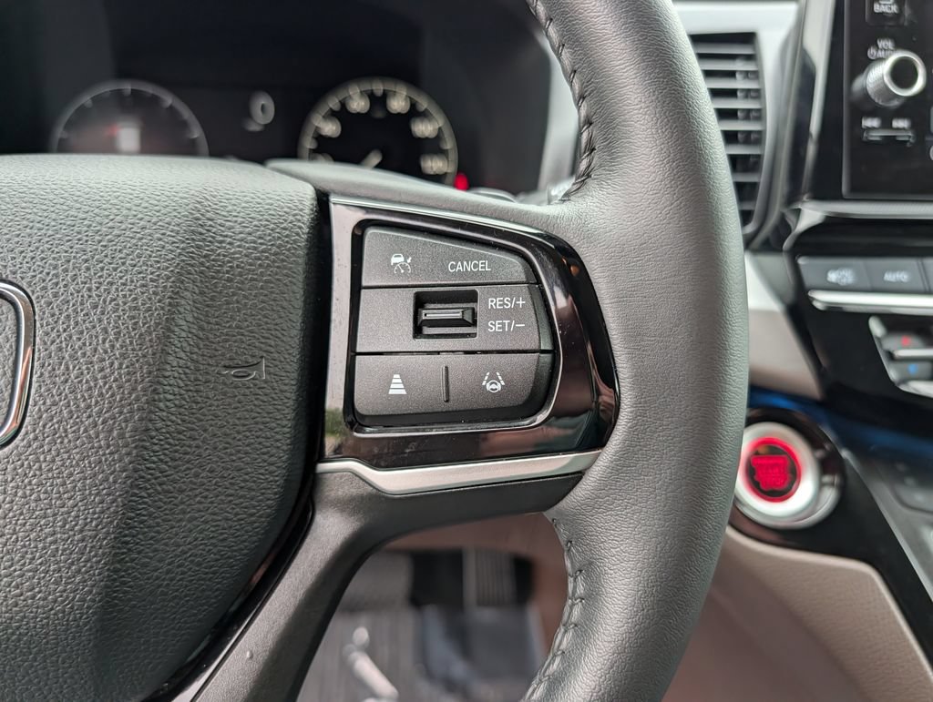 Used 2025 Honda Odyssey Touring image 9
