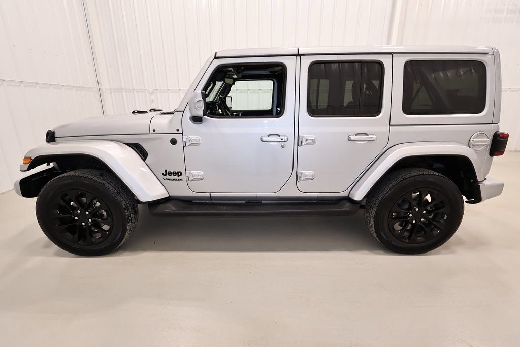 Used 2022 Jeep Wrangler Unlimited Sahara image 2