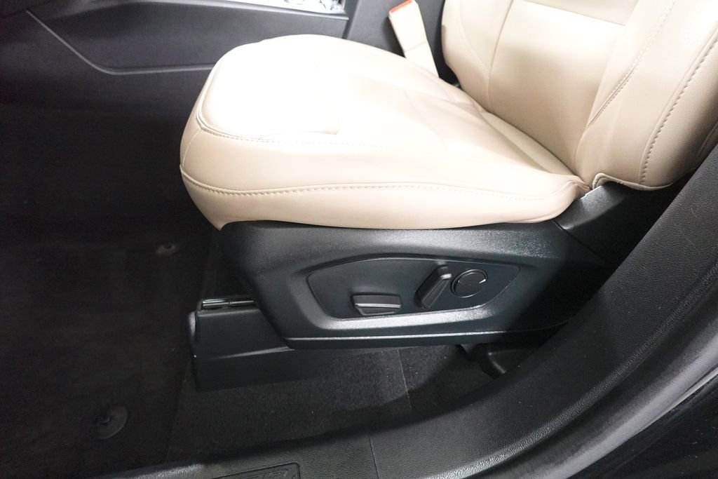 Certified 2023 Ford Explorer XLT w/ Equipment Group 202A image 11