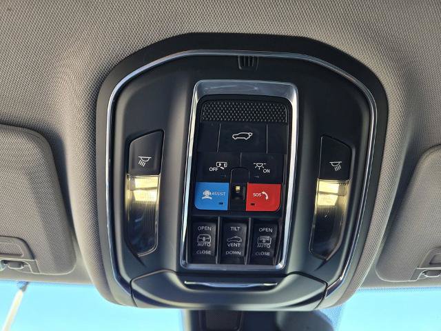 Used 2023 Jeep Grand Cherokee Limited AWD/4WD image 18