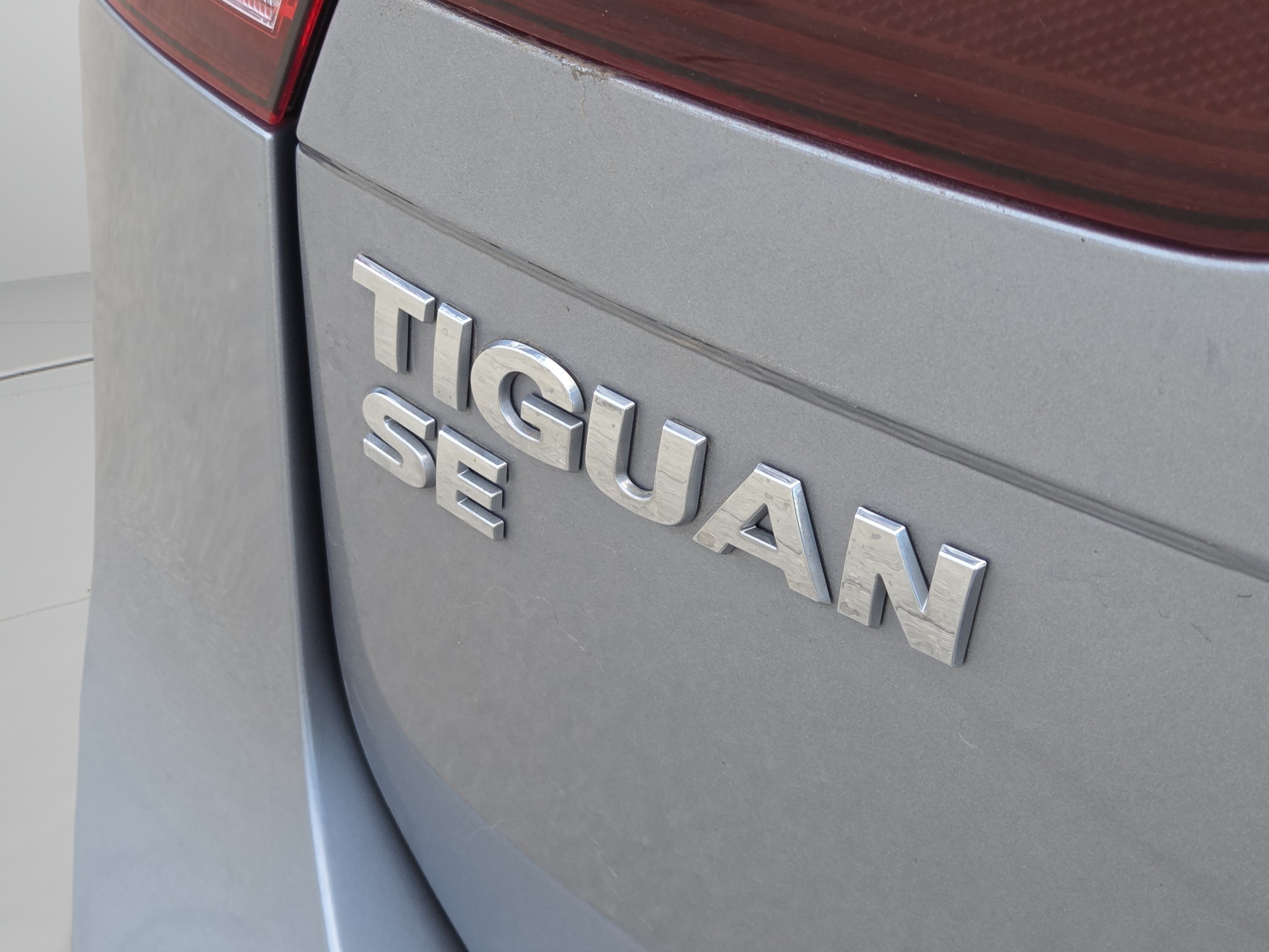 Used 2021 Volkswagen Tiguan SE AWD/4WD image 28