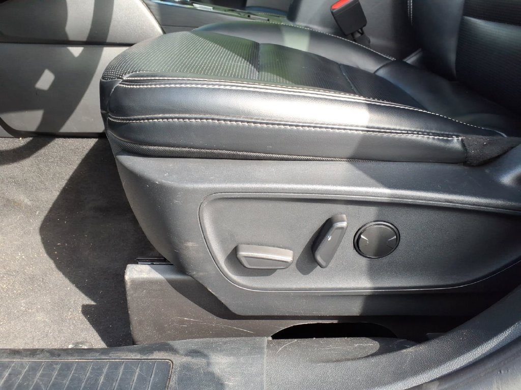 Certified 2025 Ford Escape Platinum AWD/4WD image 16