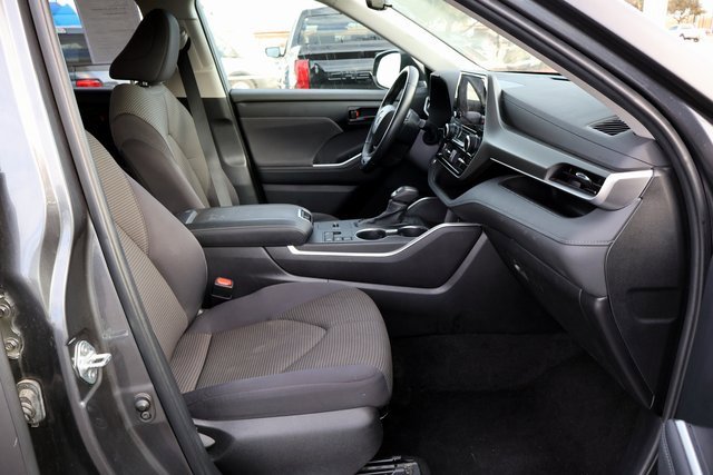 Used 2024 Toyota Highlander LE image 18