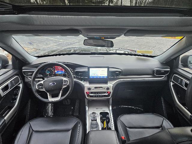 Certified 2021 Ford Explorer XLT w/ Equipment Group 202A image 16