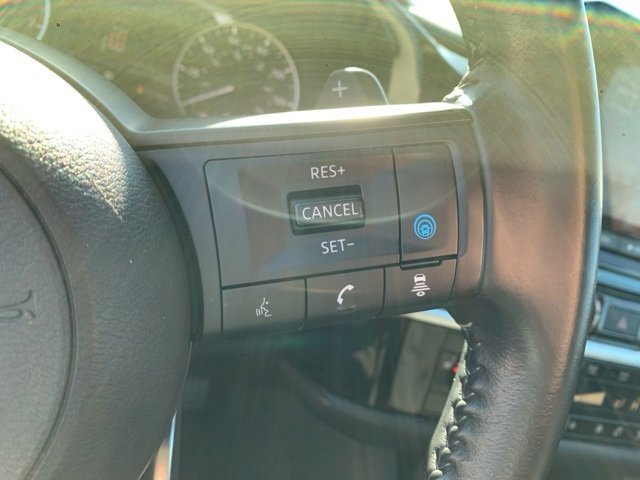 Used 2025 Nissan Pathfinder SV image 15