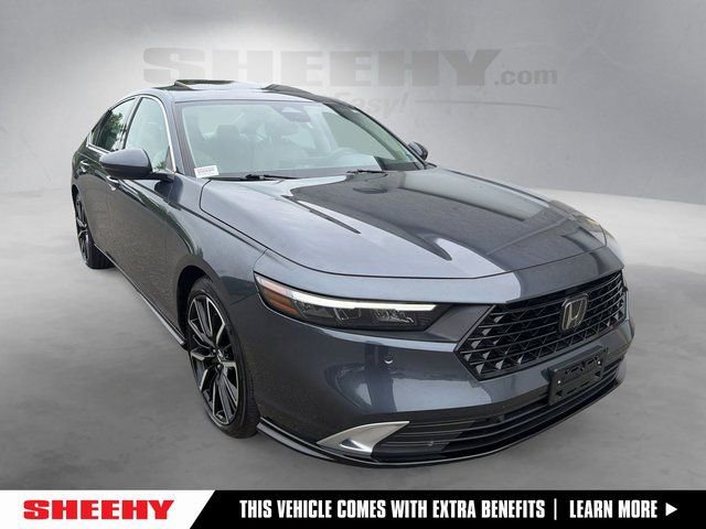Used 2023 Honda Accord Touring image 1