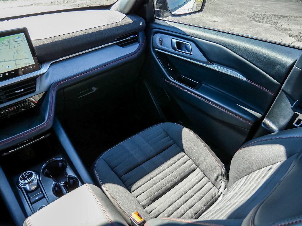 Certified 2025 Ford Explorer ST-Line RWD image 32